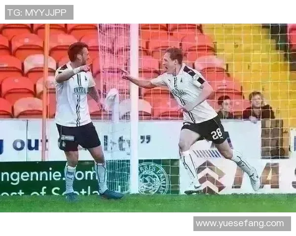 瓜亚基尔与德芬的激烈对决揭示了足球战术的精彩与魅力