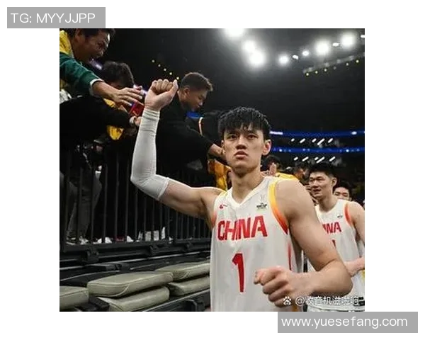 中国男篮迎战澳洲联队全力争胜展现团队实力与拼搏精神