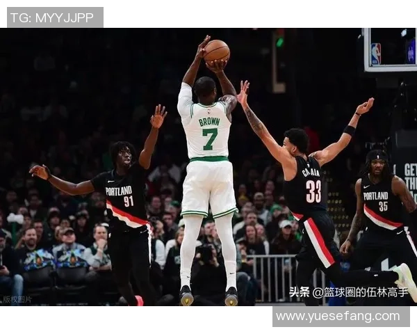 快船与凯尔特人激战正酣NBA赛场精彩瞬间回顾与分析