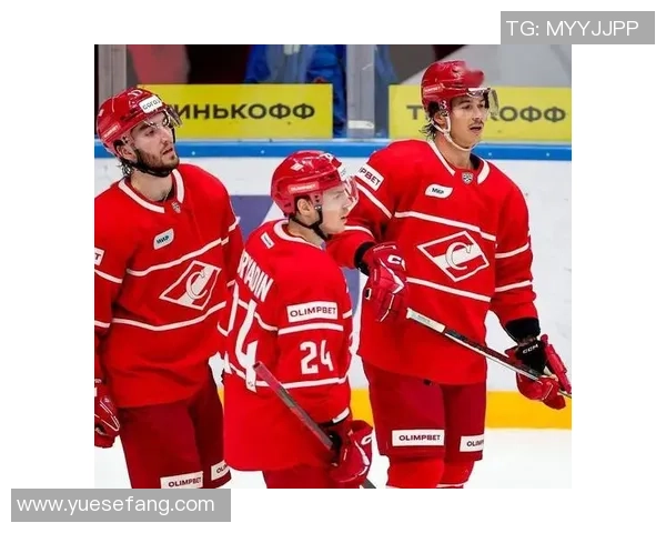 鱼雷与昆仑鸿星的激烈对决展现冰球魅力与团队精神的巅峰之战 鱼雷与昆仑鸿星的激烈对决展现冰球魅力与团队精神的巅峰之战